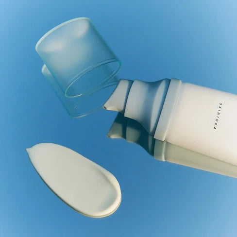 Skin1004 Madagascar Centella Hyalu-Cica Serun Solaire léger et Hydratant SPF 50+ PA++++